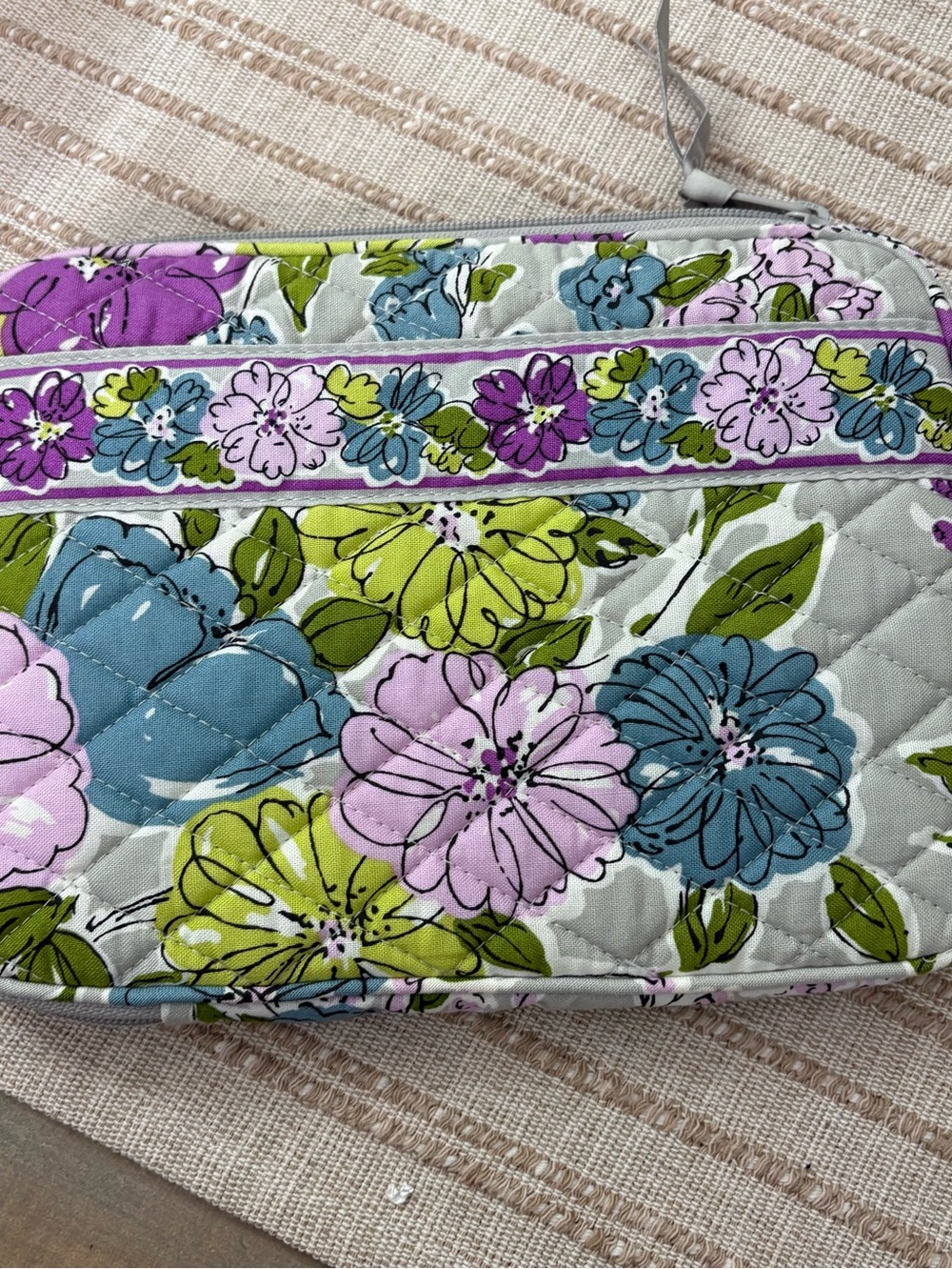 VERA BRADLEY Watercolors like new E-READER NOOK KINDLE COVER